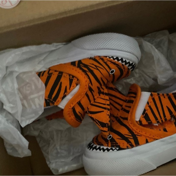 Infant Vans - Picture 2 of 3